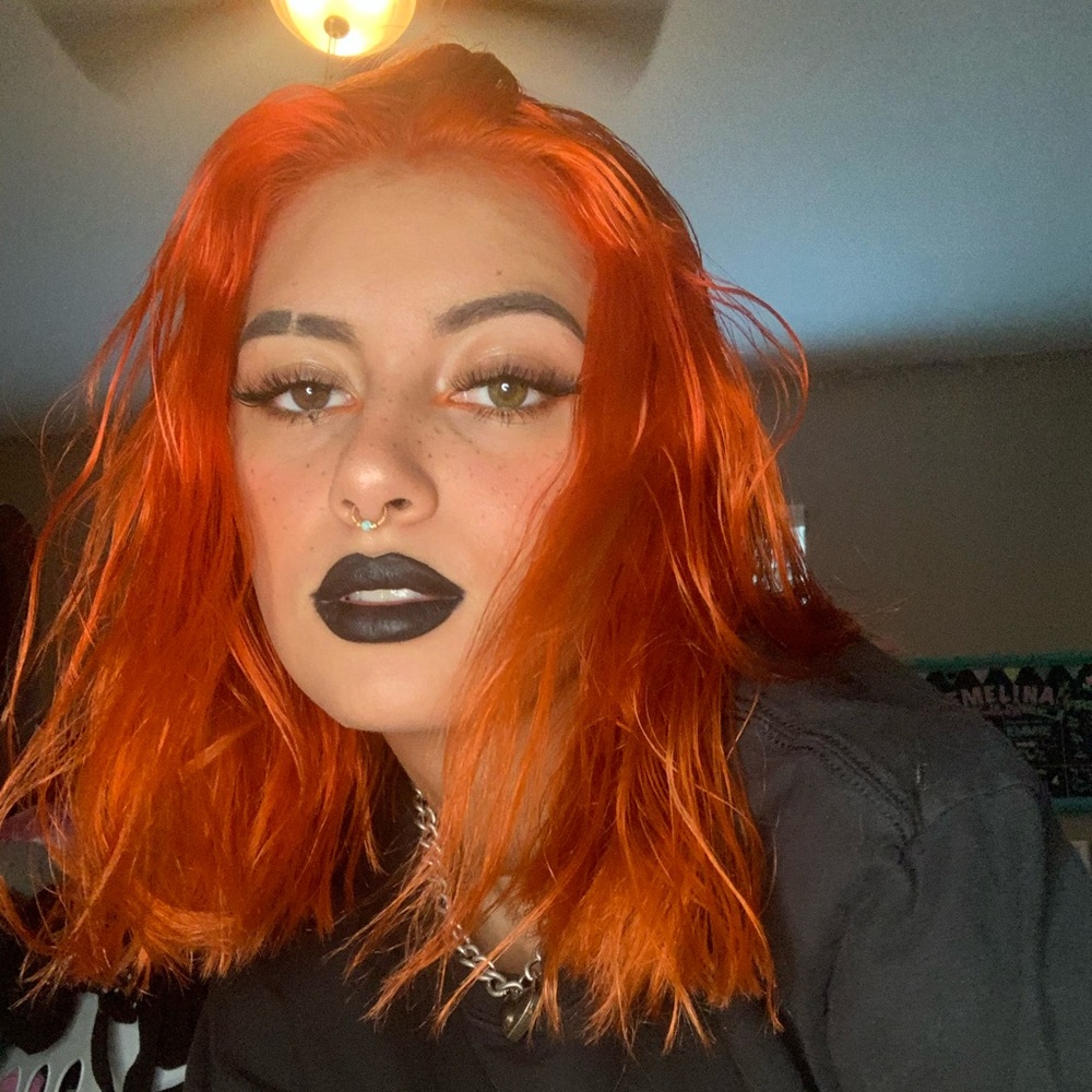 Meet your Posher, Olivia